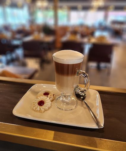 A layered latte with cookies