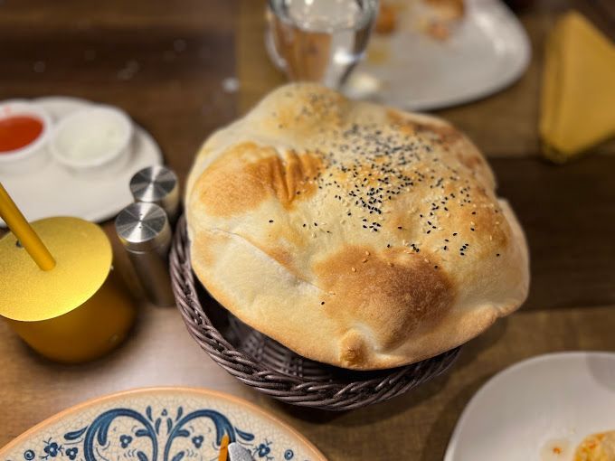 Balon lavas, a puffed-up balloon bread, in a basket at Golden Horn